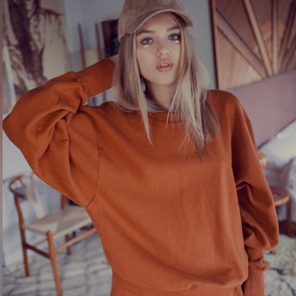 NWT REVOLVE Daydream Nation Dreams Come True Sweatshirt in Bronze Size Small - Picture 1 of 6